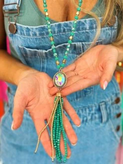 Crash My Party Iridescent Oval Crystal Beaded Gold Chain Necklace - Turquoise