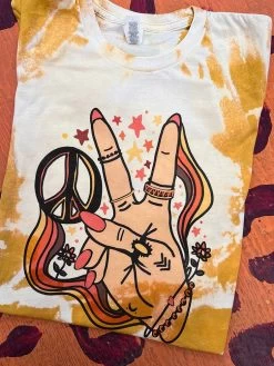 Groovy Peace Hand T-shirt - Mustard Bleach